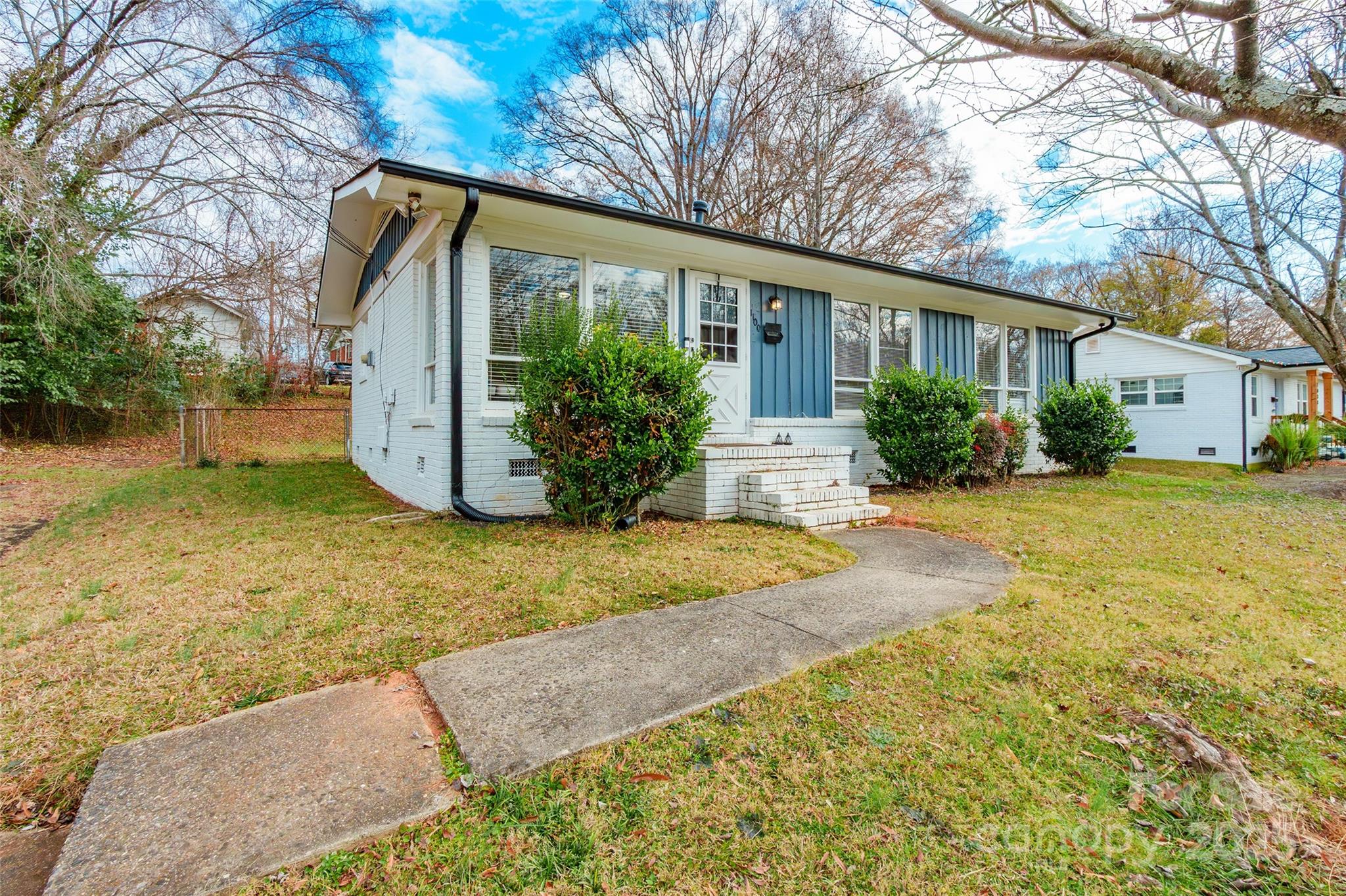 1100 Rollingwood Drive