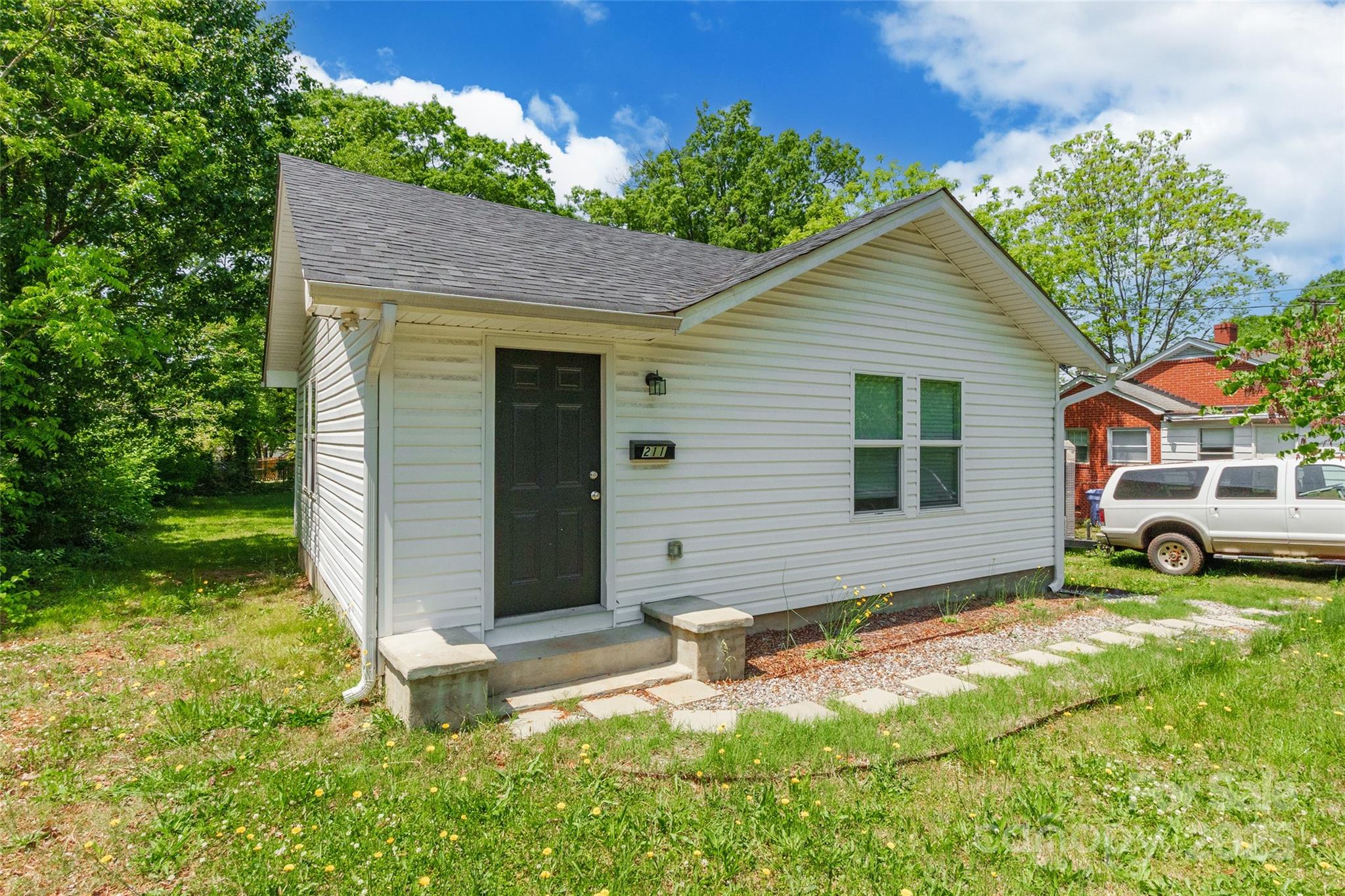 211 E Mcneely Avenue