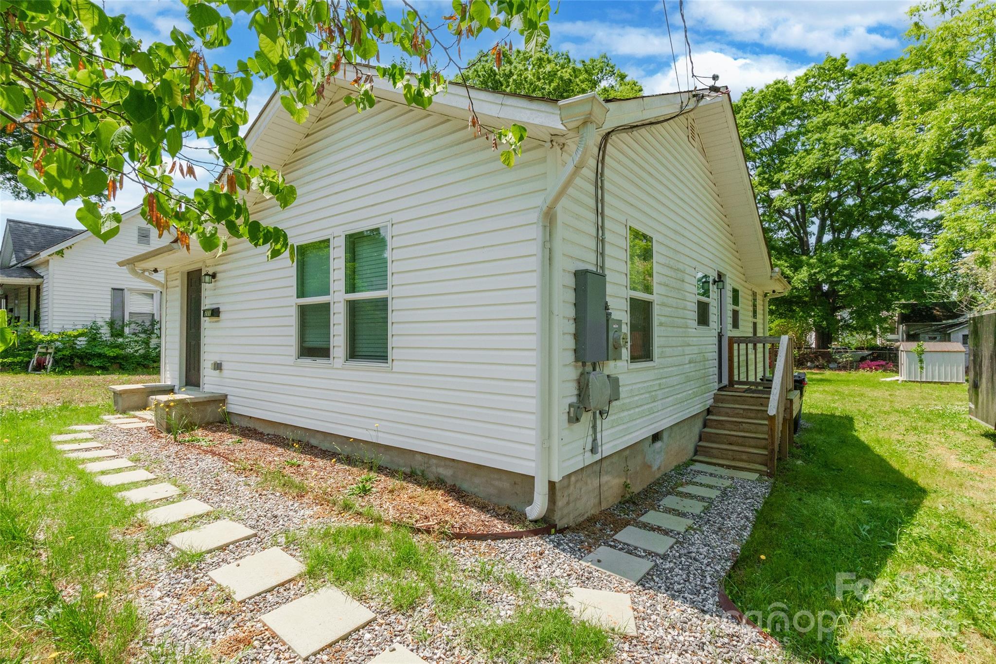 211 E Mcneely Avenue