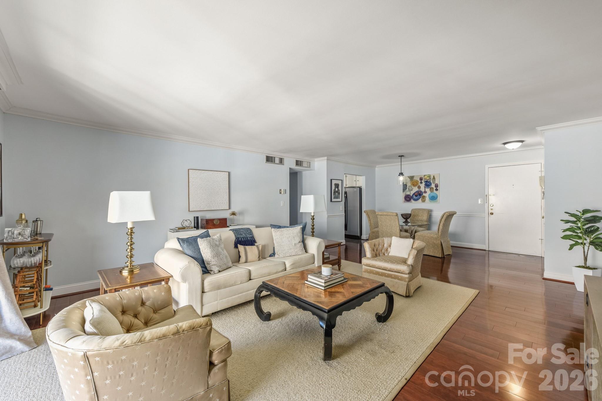 1323 Queens Road 421