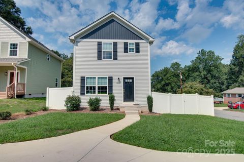 Photo of 2661 N Ashe Avenue, Newton, NC 28658 (MLS # 4292834)