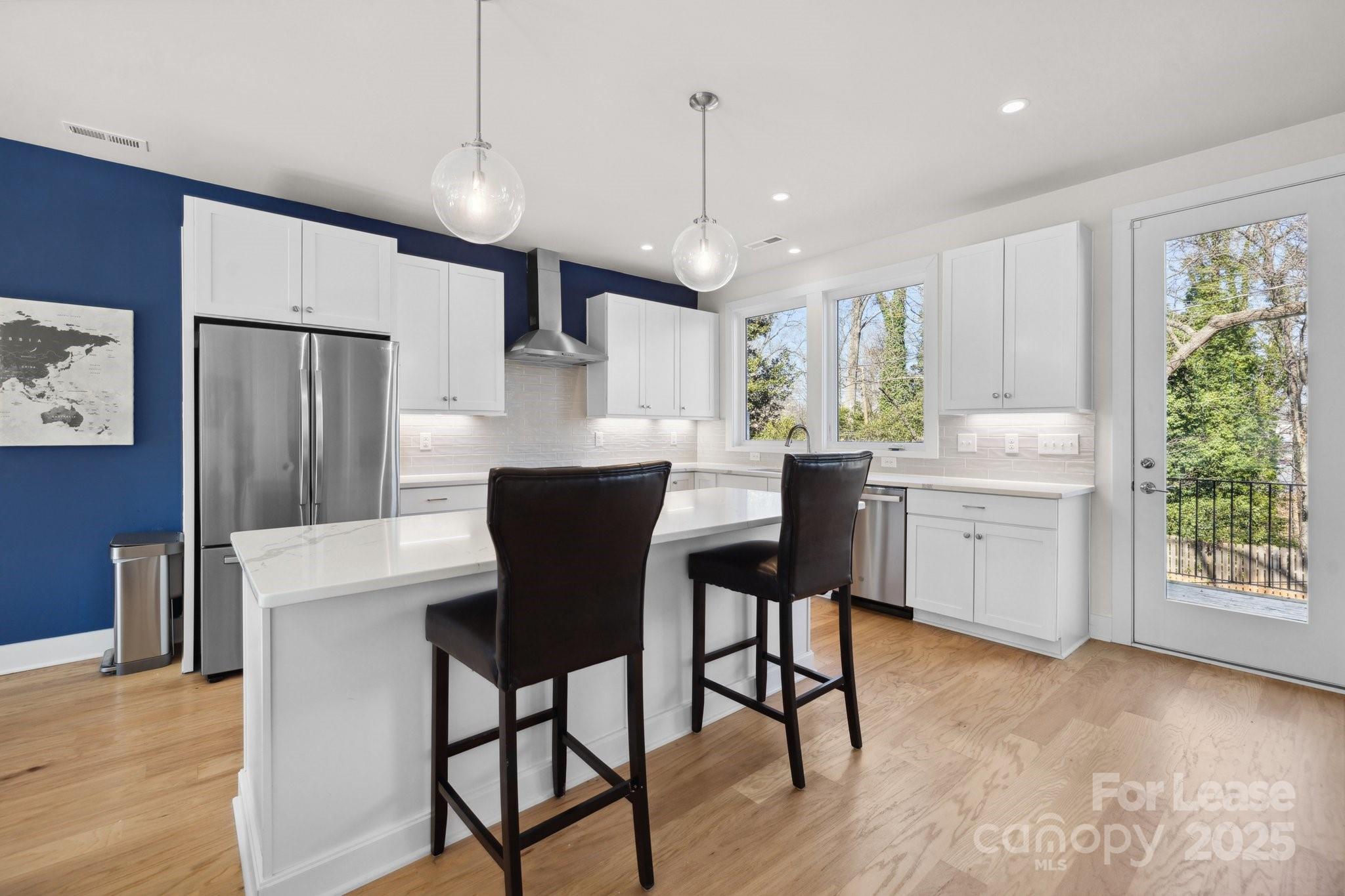 1553 Pinecrest Avenue