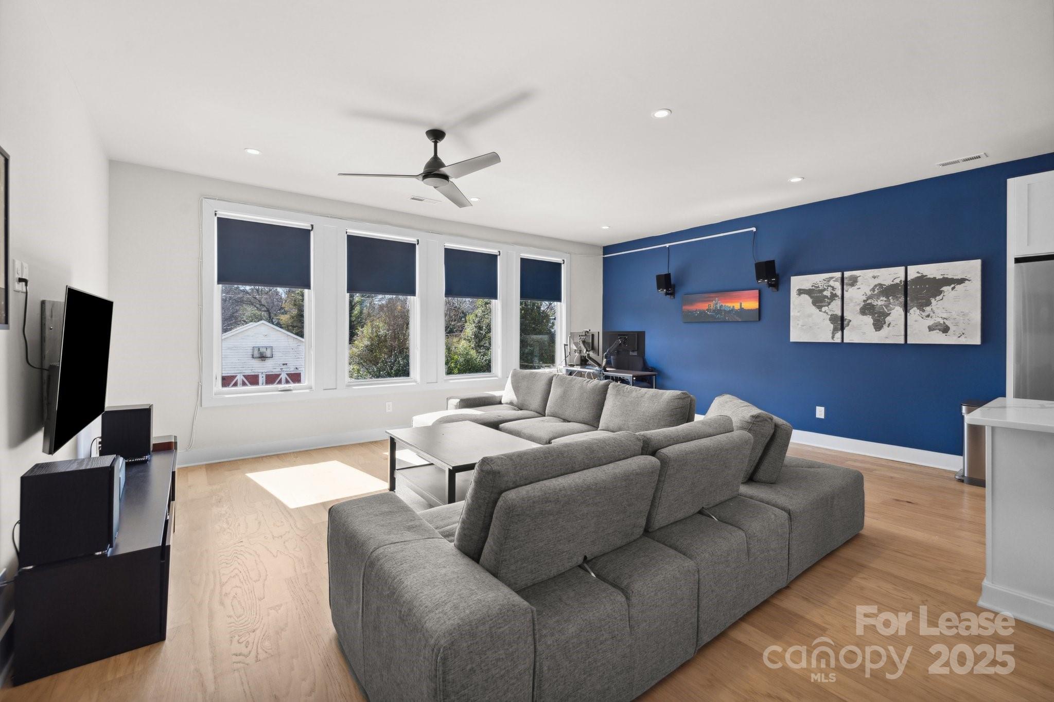 1553 Pinecrest Avenue