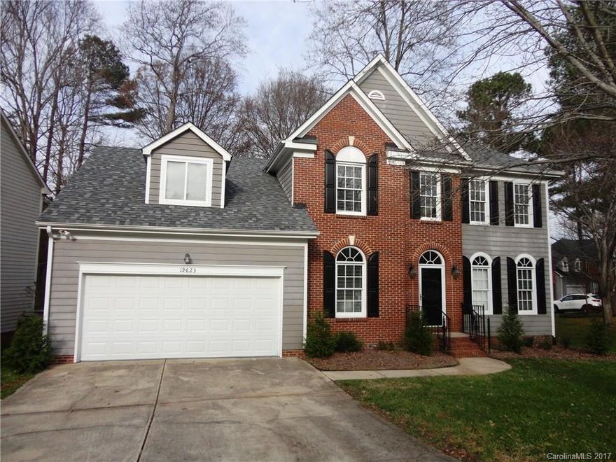 2-story with BOATSLIP in the waterfront community of Blue Stone Harbor! Main level has 2-story Great Room with fireplace, Kitchen with Breakfast, Laundry, Formal Dining & Master Suite with garden tub. Upper level Bonus Room & 3 Bedrooms share a Full Bath. Rear Deck overlooks Fenced Yard with Playset.  Enjoy the community pool, tennis court, walking trails and gated boatslips. Tenant is responsible for all utilities & lawn maintenance. No Smoking & 1 Pet under 35-bs conditional with a pet fee.