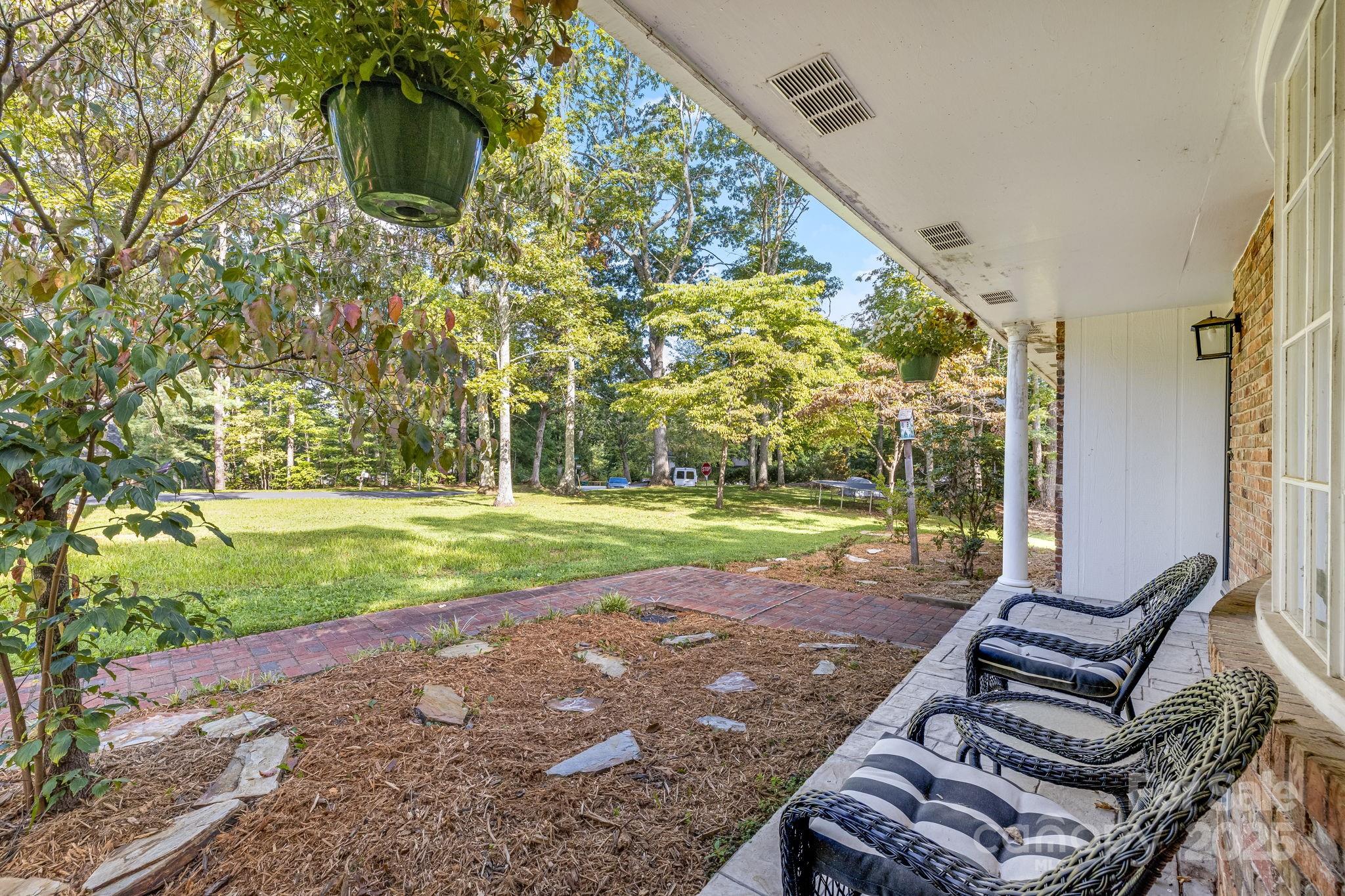 1 Glen Cove Road