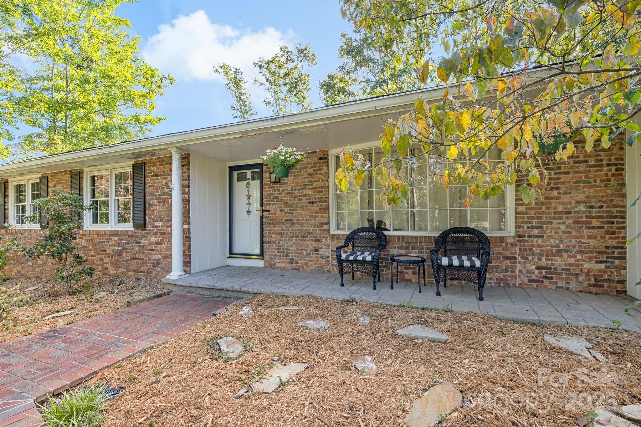 1 Glen Cove Road