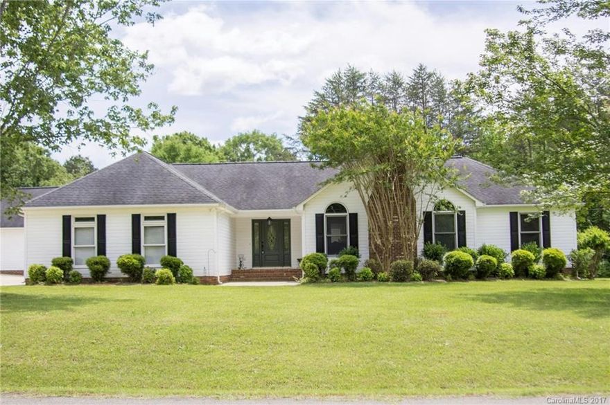 Country living with the convenience of Lake Wylie/Charlotte just minutes away!  Custom built ranch filled with country charm on 1.10 manicured, level & cleared acres.  2-car attached & 2-car detached garage/workshop.  HUGE detached warehouse w/ roll up doors for storage, cars or equipment.  All interior doors are extra wide (36 inches).  Vaulted ceiling in great room w/ wood burning fireplace.  Home: 2,257 Sq Ft, Attached Garage: 593 Sq Ft, Detached Garage: 784 Sq Ft, Warehouse: 1,764 Sq Ft