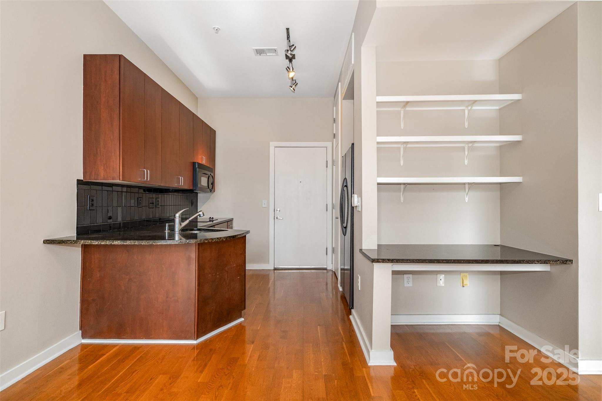 525 E Sixth Street 208