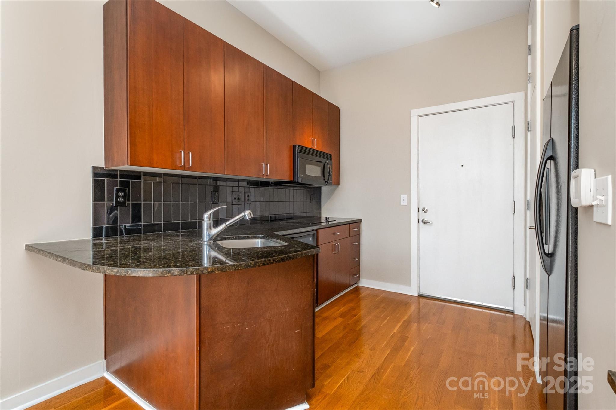 525 E Sixth Street 208