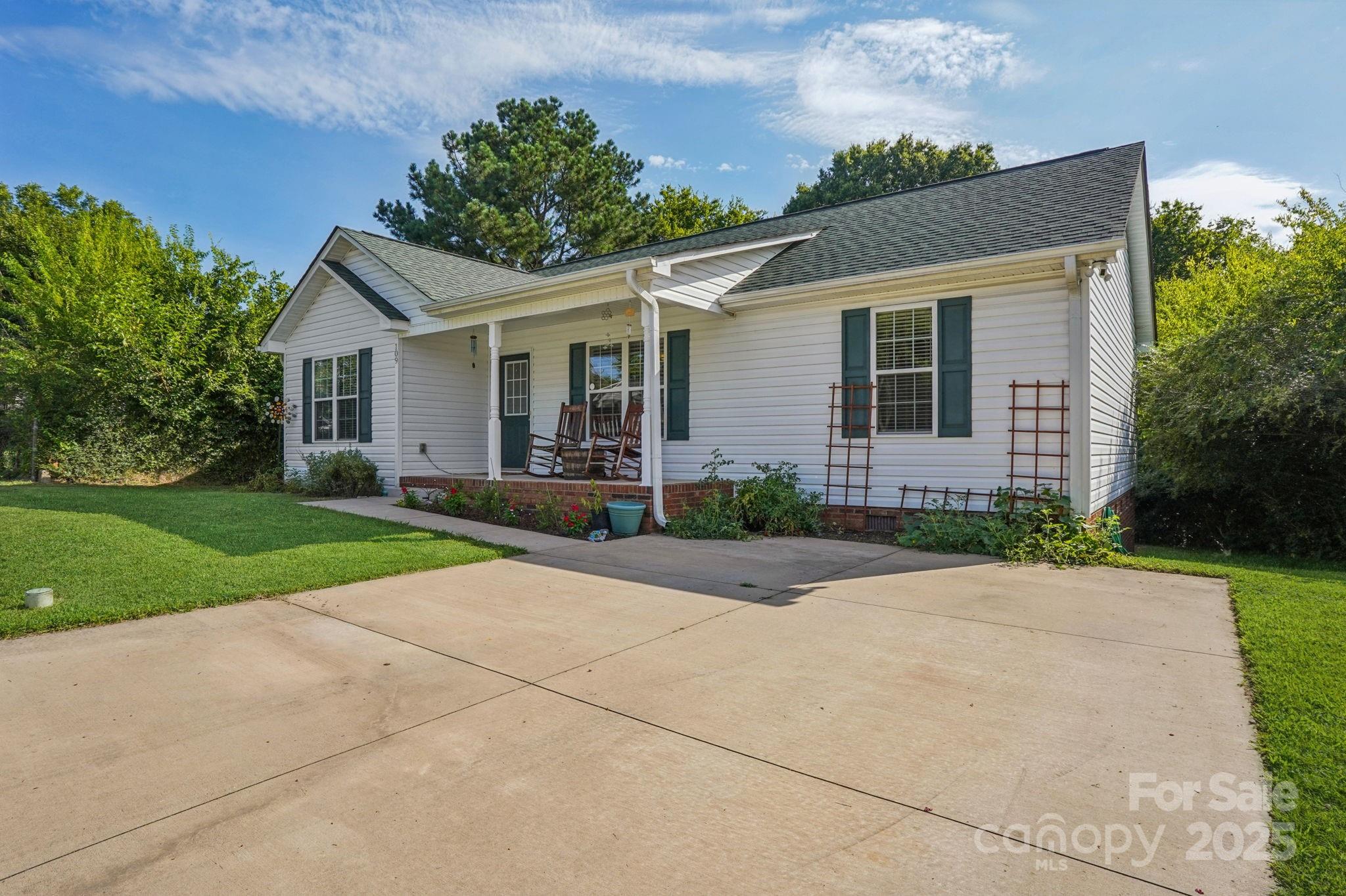 109 Cypress Street SW