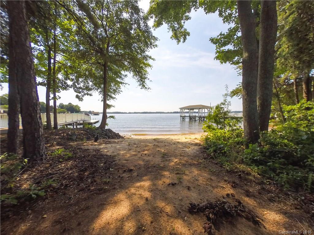 The Peninsula - Land