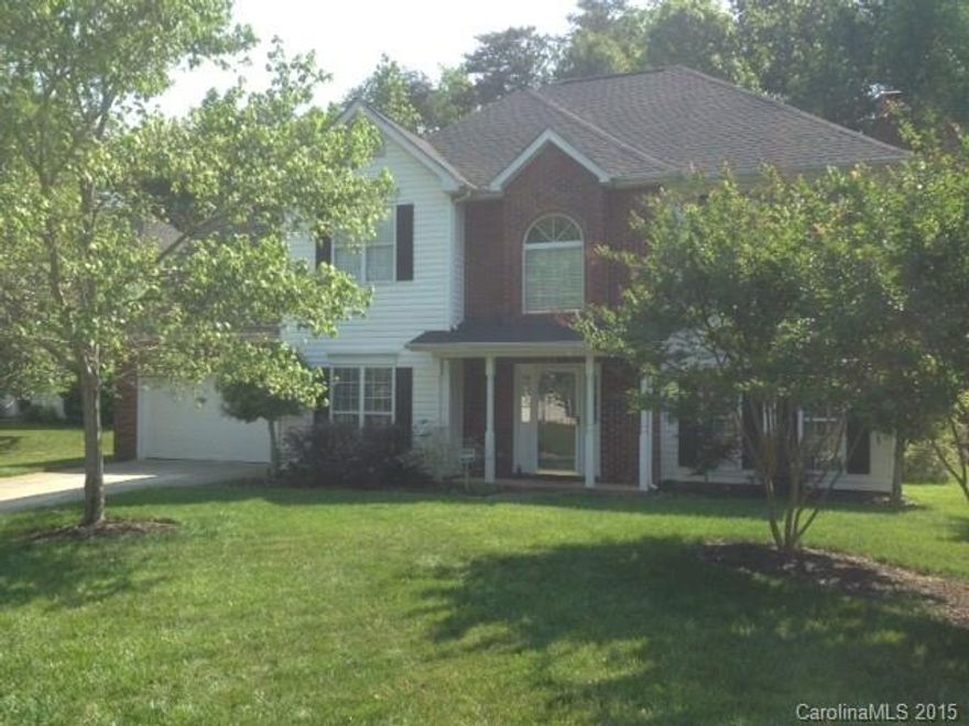 Beautiful 4 bedroom 2.5 bath home located in Knightsbridge! Amazing 2 story foyer perfect for welcoming guests! Formal dining room features luxurious crown molding & wainscoting! The kitchen boasts a work island, breakfast area, & spacious pantry! Oversized master bedroom w/ stunning tray ceiling! The master bathroom offers dual vanities, water closet, & separate shower! Spacious secondary bedrooms & large bonus room! Full fenced backyard! New Carpet, HVAC, & Roof!