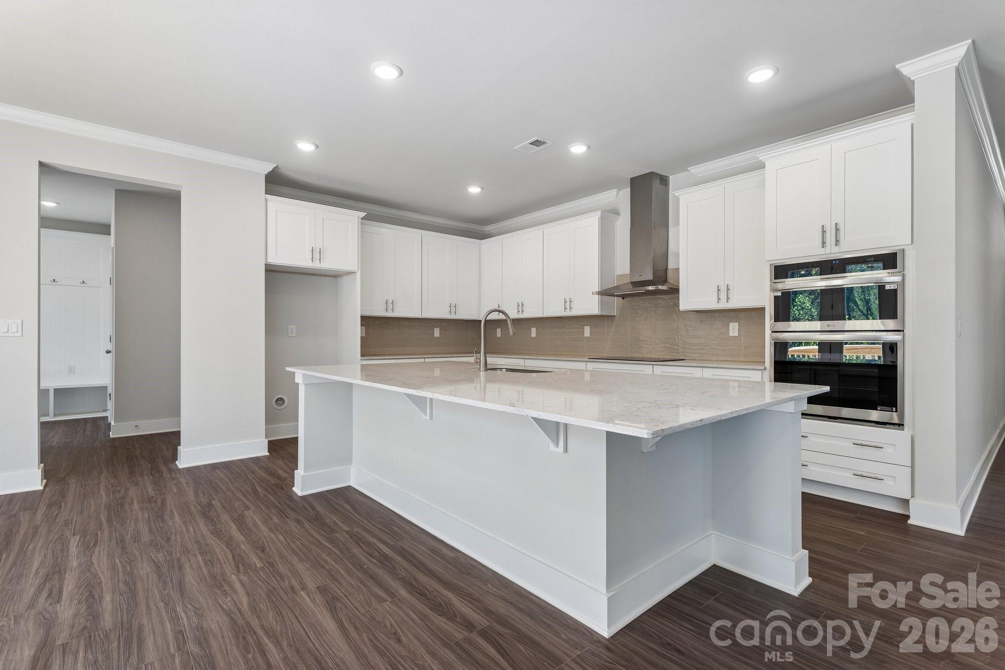 208 E Warfield Drive