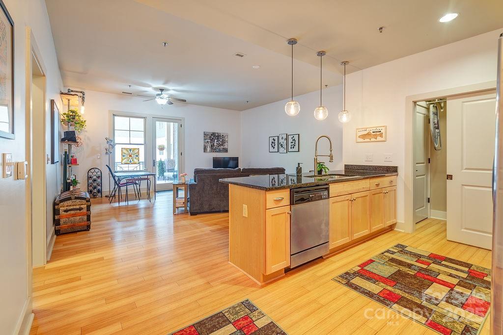 190 Broadway Street 409