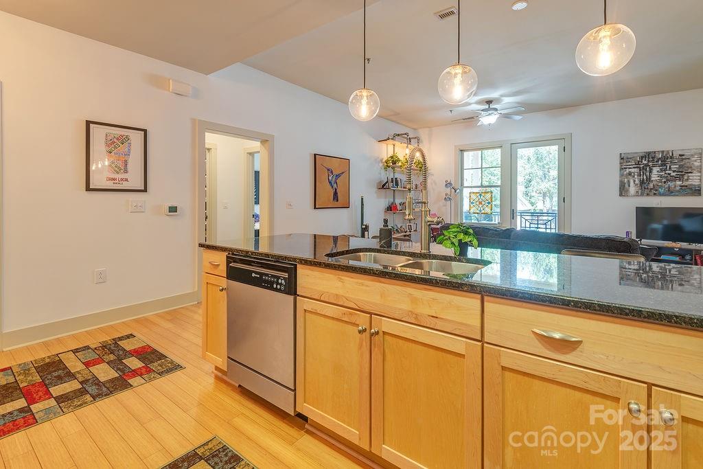 190 Broadway Street 409