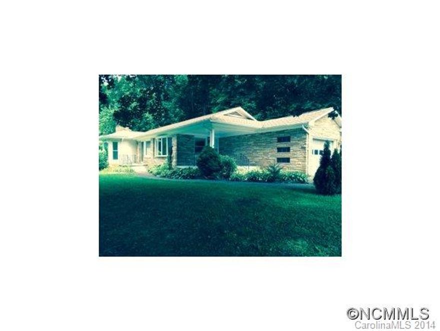 Wonderful location in this one level home. Many updates include granite surfaces in the kitchen, new refrigerator and A/C in 2000. Other amenities include stone exterior, 2 car garage, oak hardwood floors that were just refinished. Open and bright floor plan. Enjoy front porch with great mountain views.