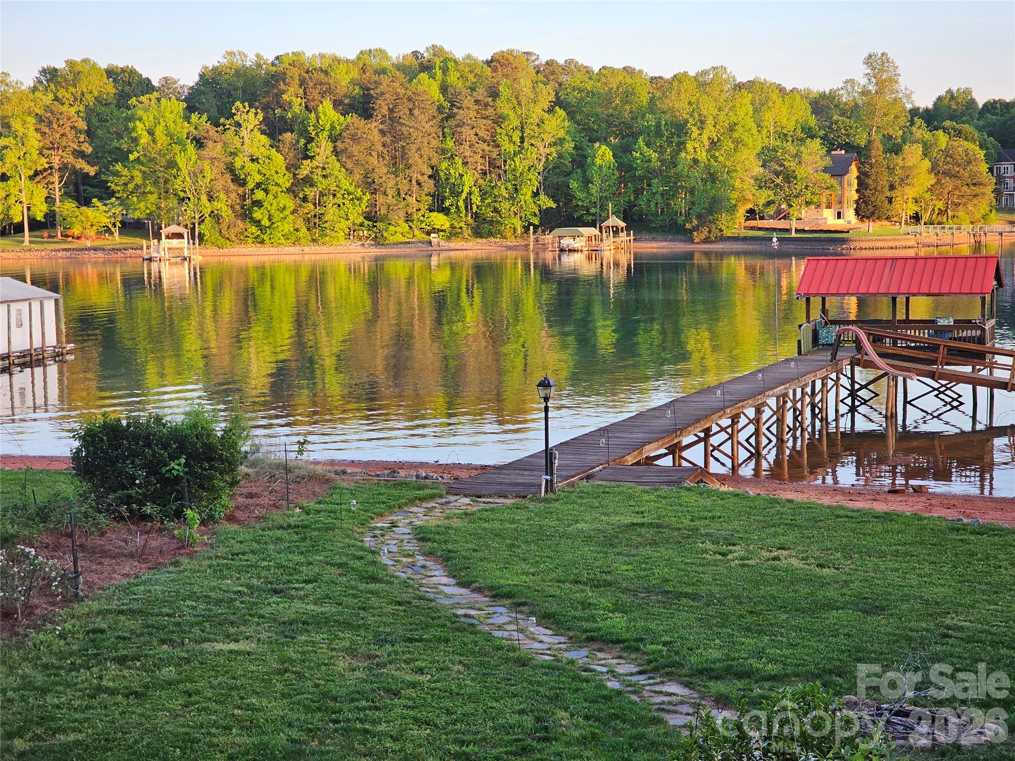 3002 Lake Shore Road S