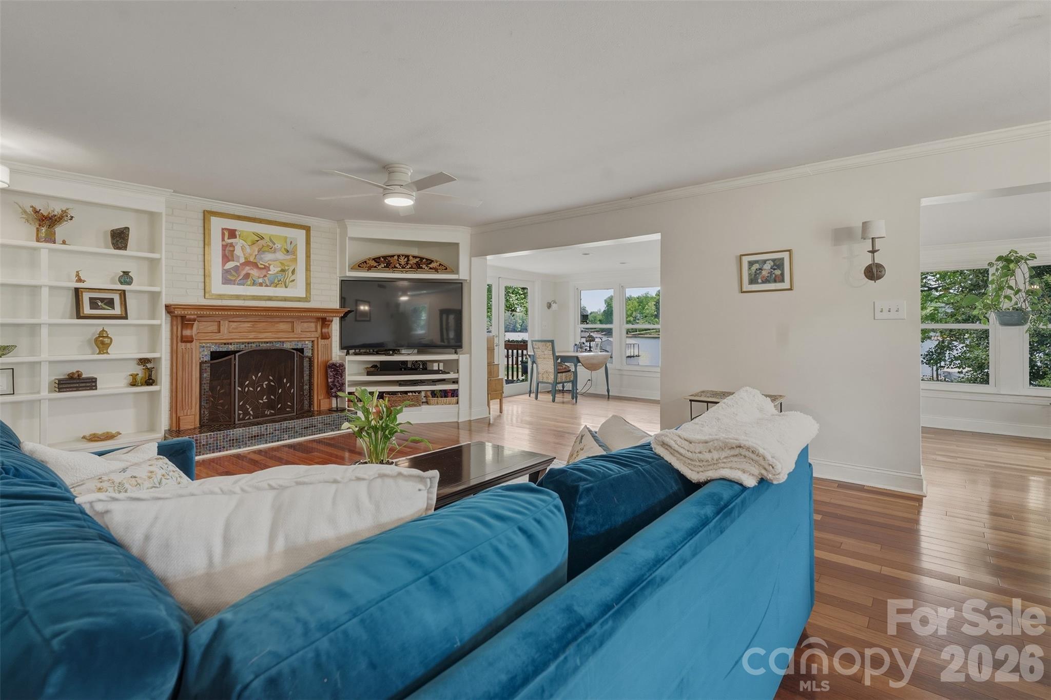 3002 Lake Shore Road S