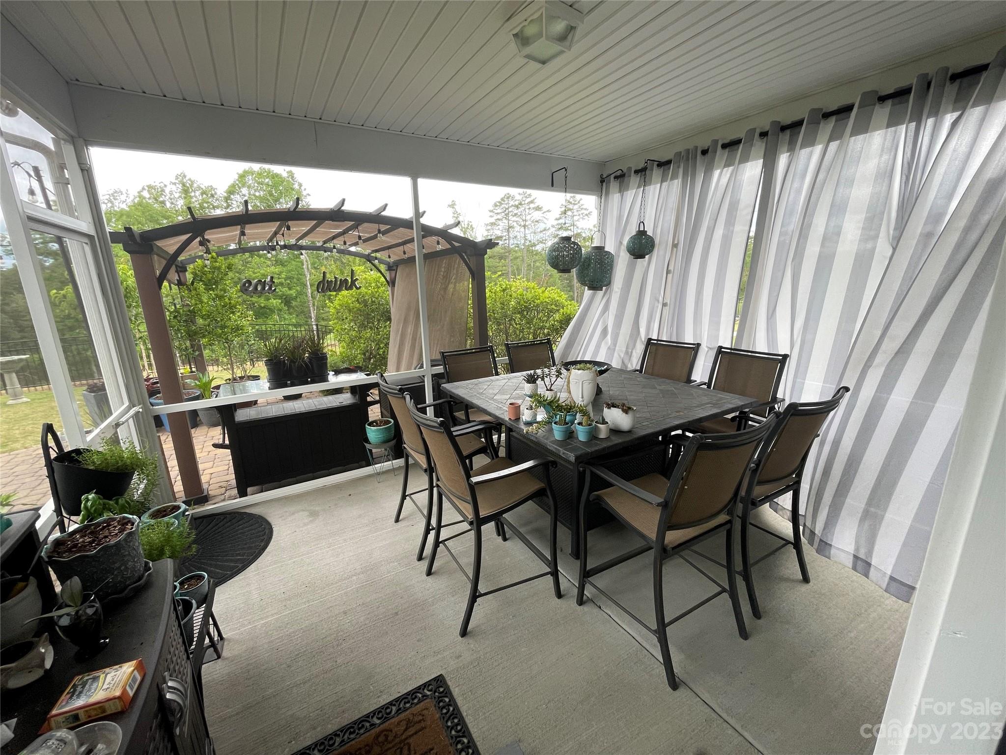 Summerhouse at Paddlers Cove - Residential