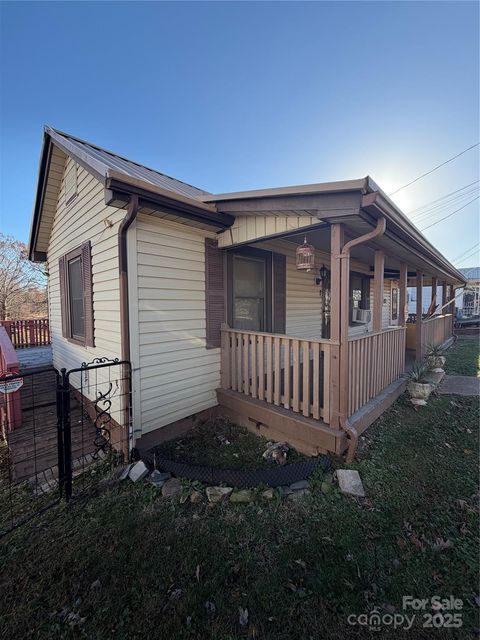 286 School Street Marion NC 28752