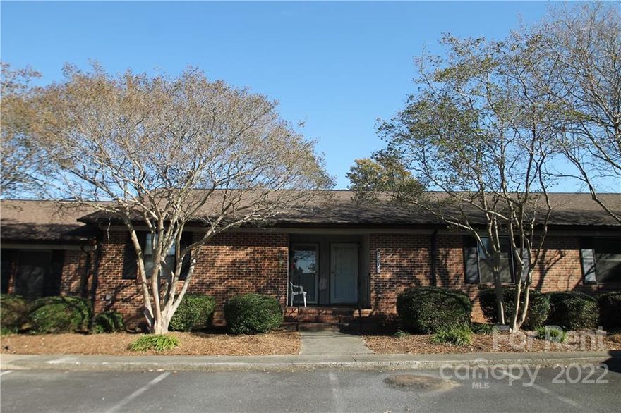 Cute Condo Located In Rock Hill, SC 1 Bedroom, I Bathroom, Living Room, Eat In Kitchen with Range, Refrigerator & Dishwasher. Laundry Area with Washer & Dryer. Patio in Back.
No Smoking/No Vaping. No Pets. Maximum Occupants 2. By Appointment Only (Available by November 15, 2022).