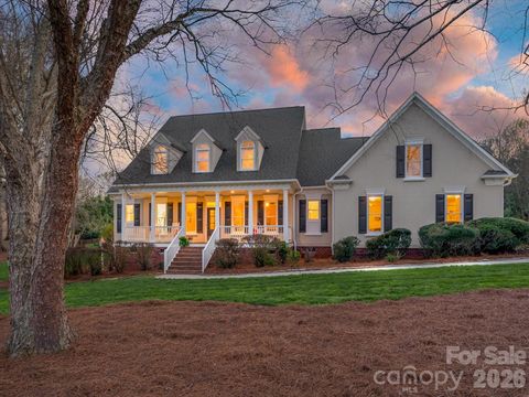 Photo of 6122 Highview Road, Matthews, NC 28104 (MLS # 4354974)