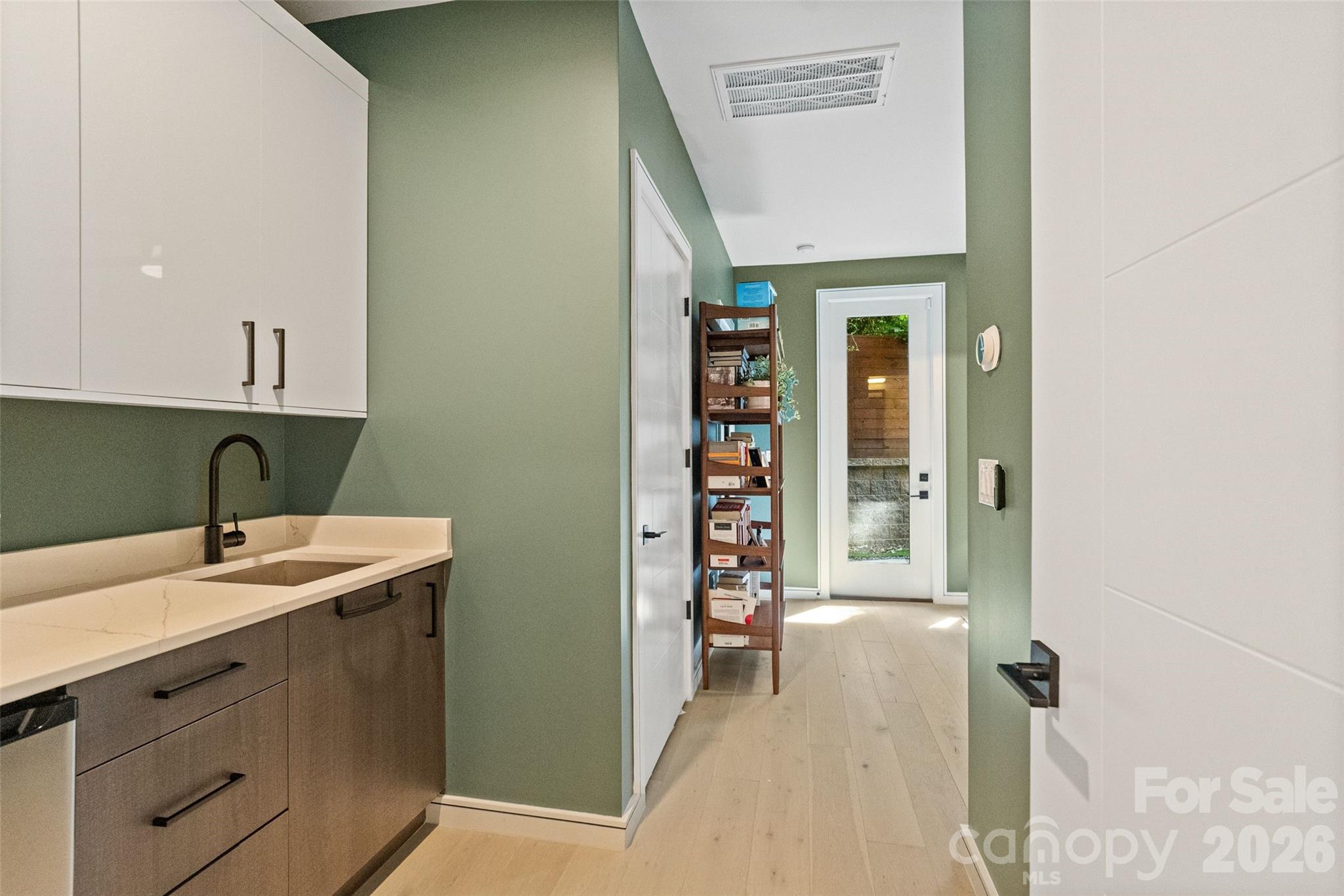 2716 N Davidson Street E