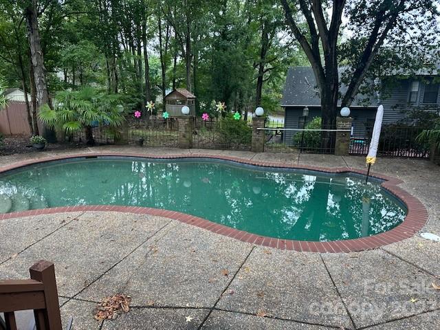 Tega Cay - Residential