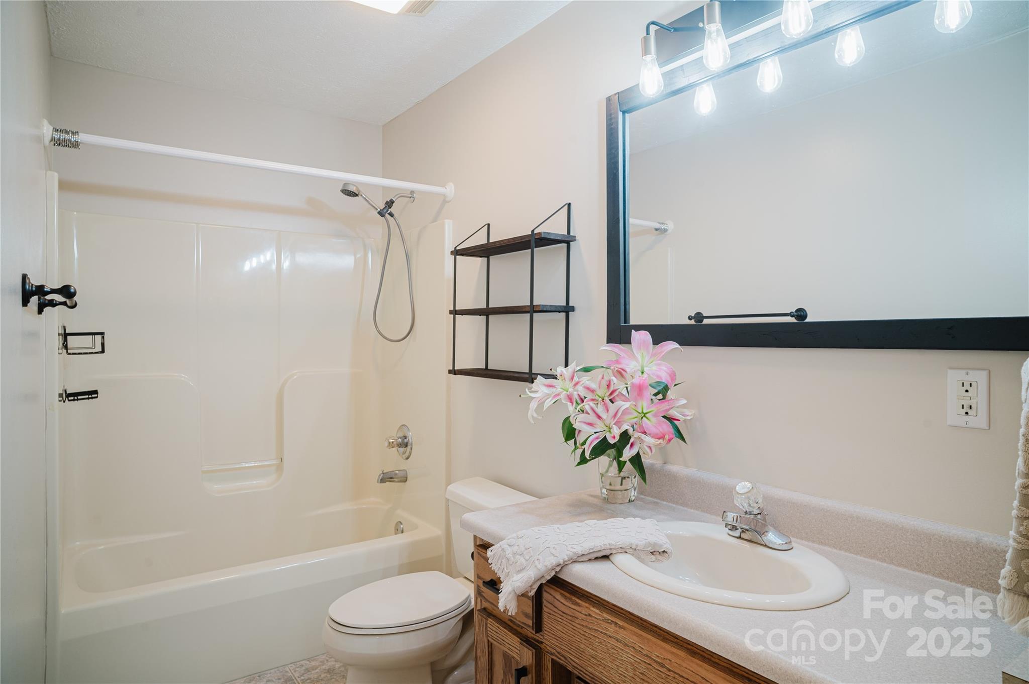 Twelve Oaks - Residential