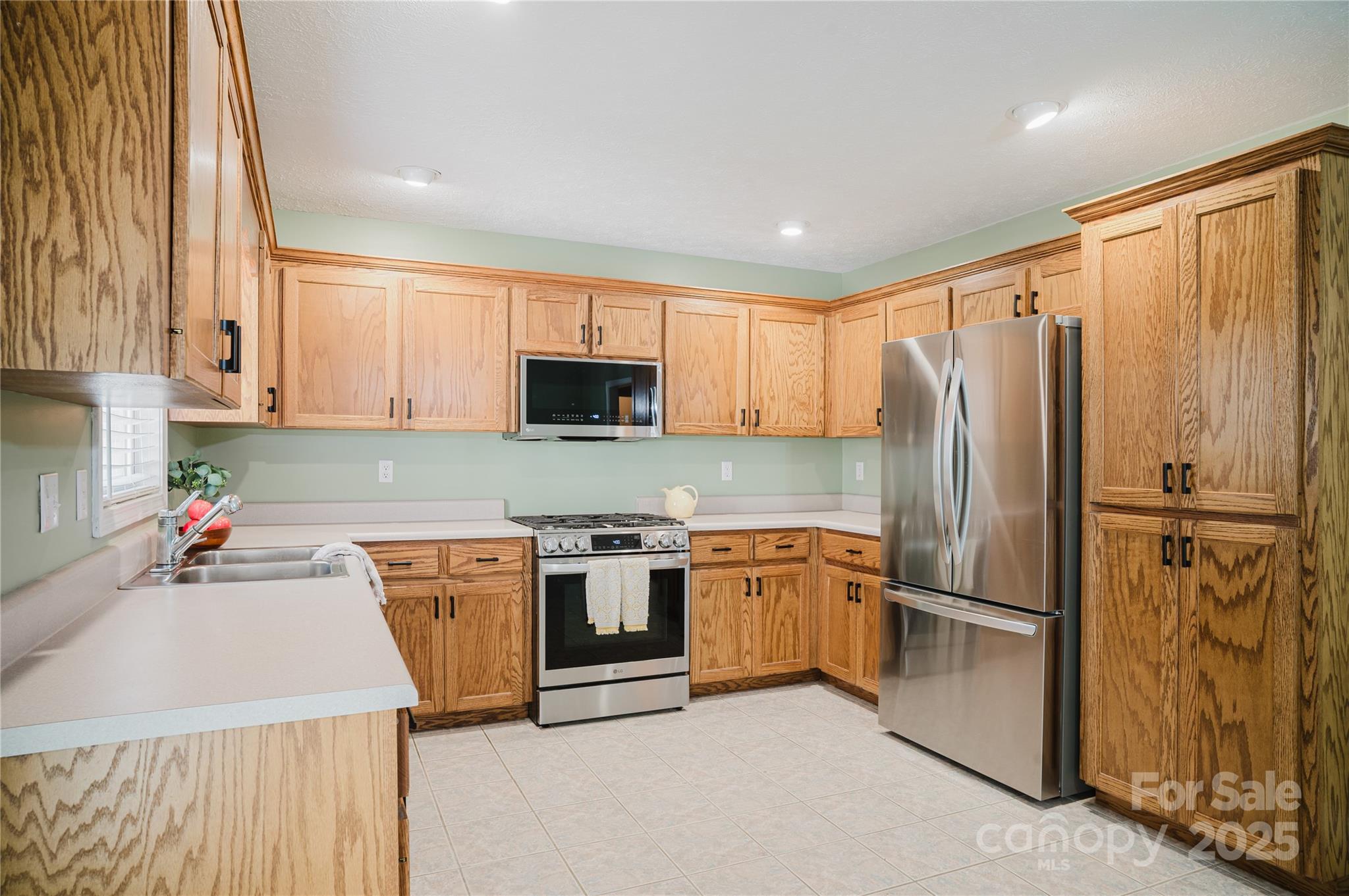 Twelve Oaks - Residential