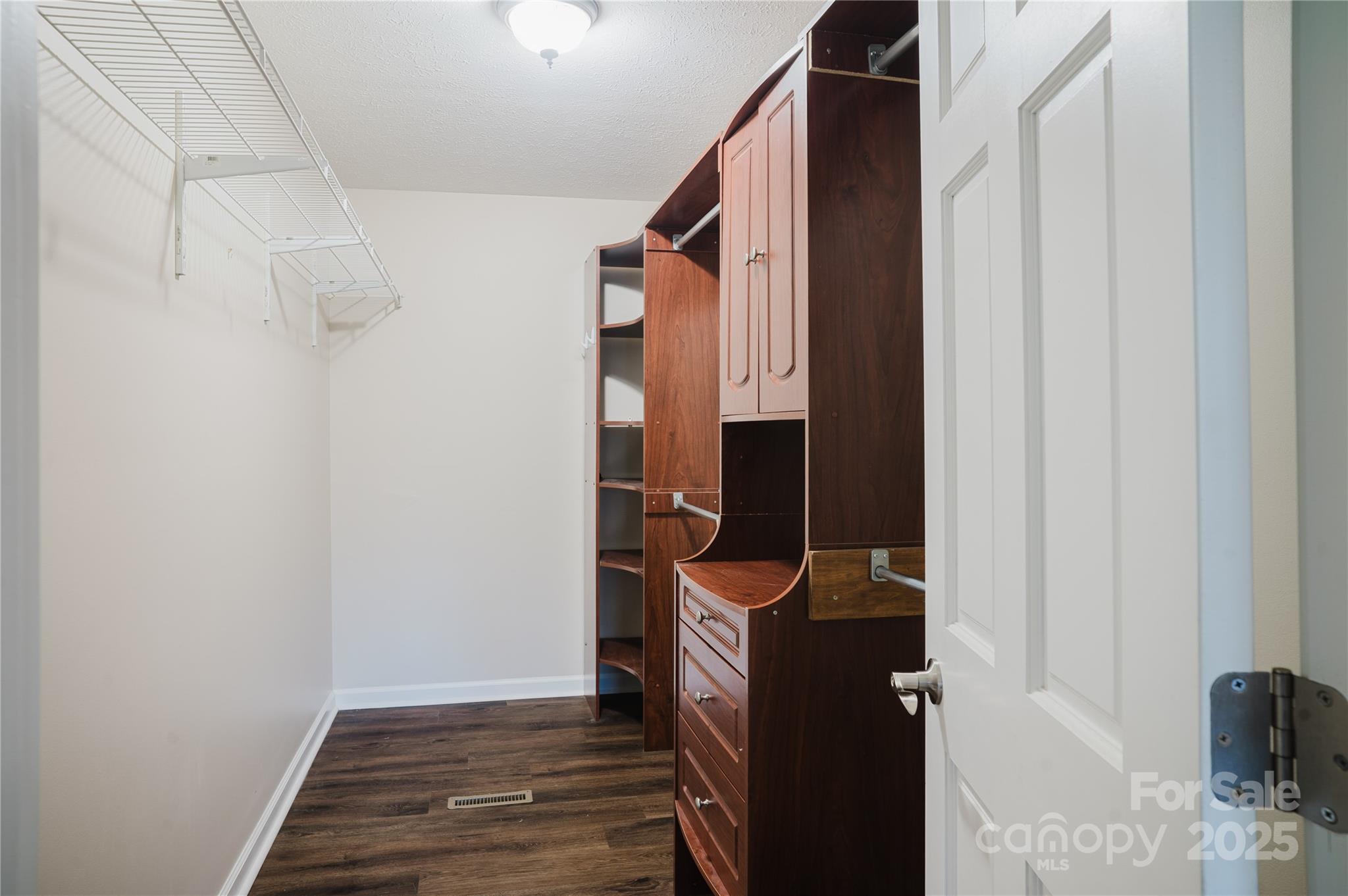 Twelve Oaks - Residential