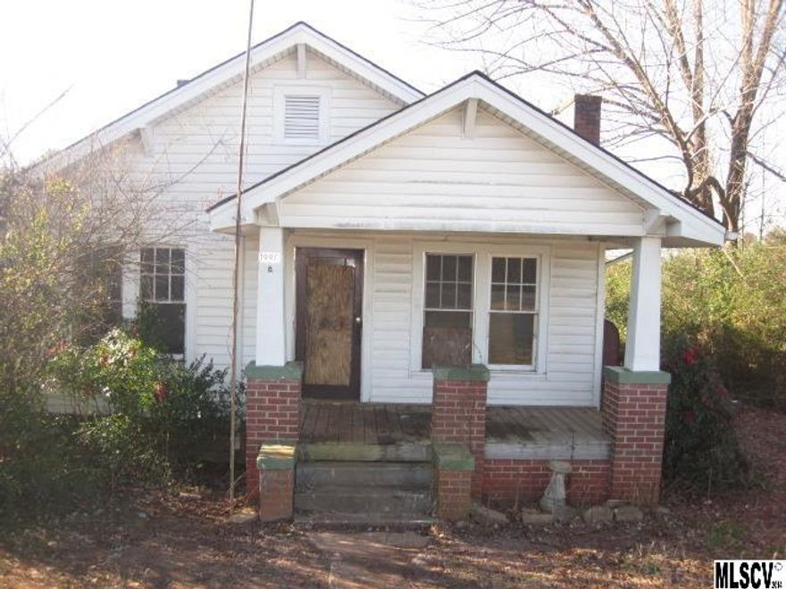 ALL STATS PER SELLER/AGENT TAKEN FROM PUBLIC TAX RECORDS & MUST BE VERIFIED BY BUYER PRIOR TO CLOSING. SOLD AS IS/WHERE IS. BUNGALOW with 2BR/1BA and 1.49 ACRES! Please note, per Burke County, the commercial building no longer meets zoning codes & cannot be used for commercial purposes.