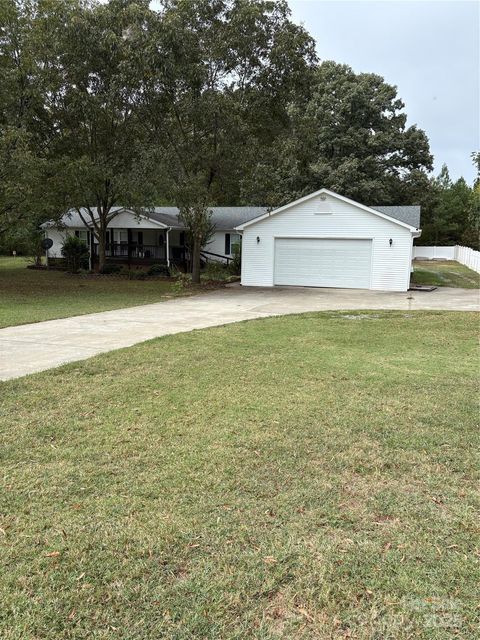 Photo of 4640 Mel Nunnery Road, Fort Lawn, SC 29714 (MLS # 4309349)