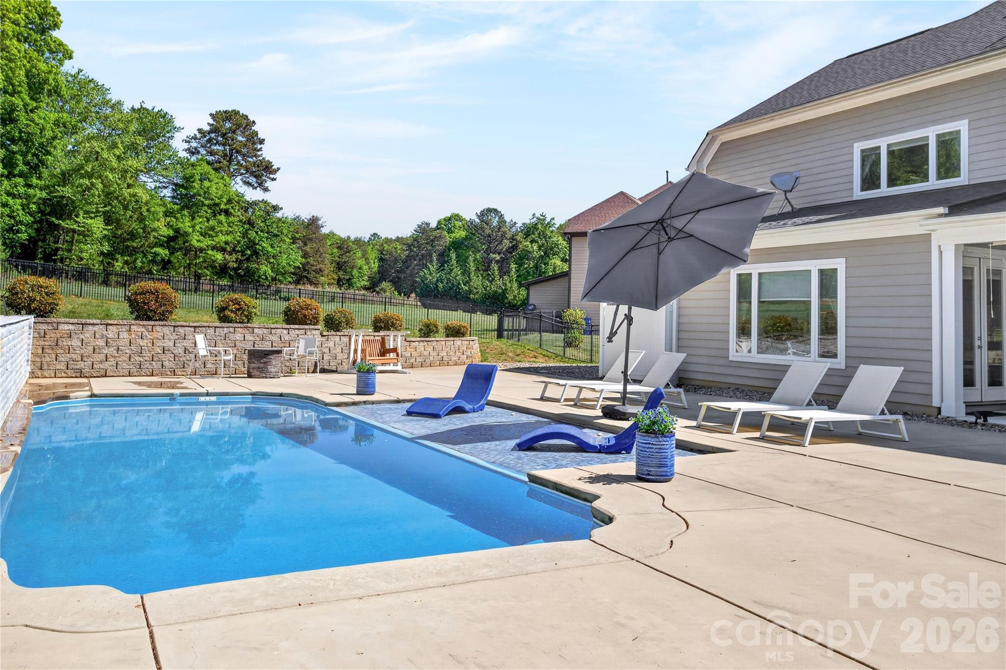 121 Leeward Shoals Lane