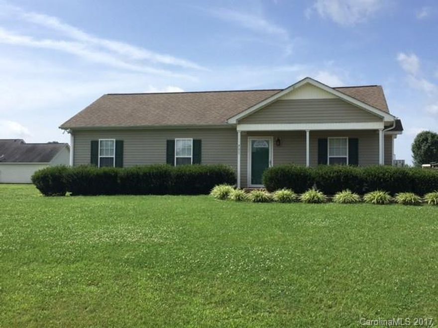 Very nice home in move in condition with 3 bedrooms and 2 full baths. Vaulted ceilings, spacious rooms, and nice patio. Great location.