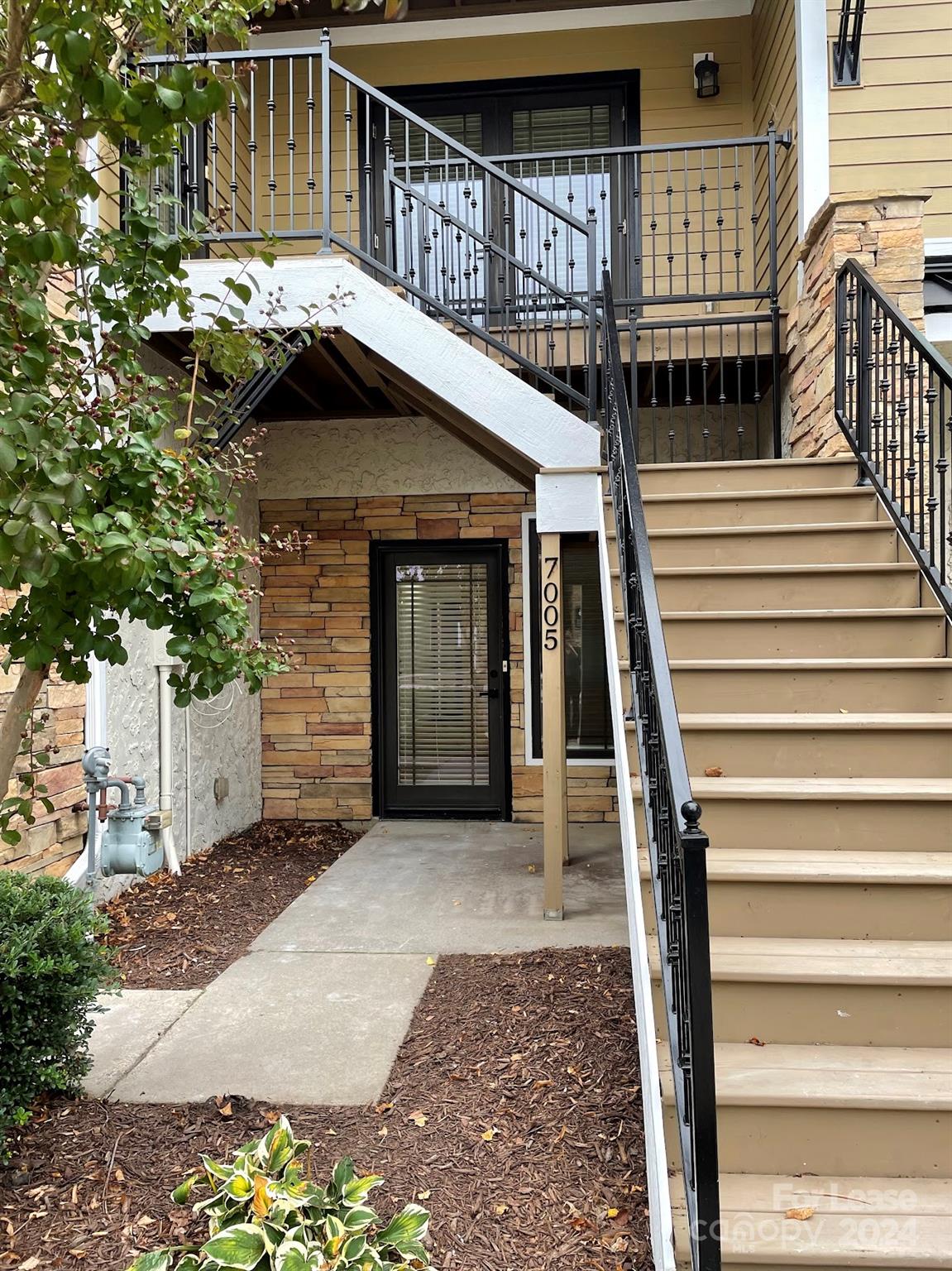 Asheville, North Carolina 28805, United States, 3 Bedrooms Bedrooms, ,3 BathroomsBathrooms,Residential,Active,56431