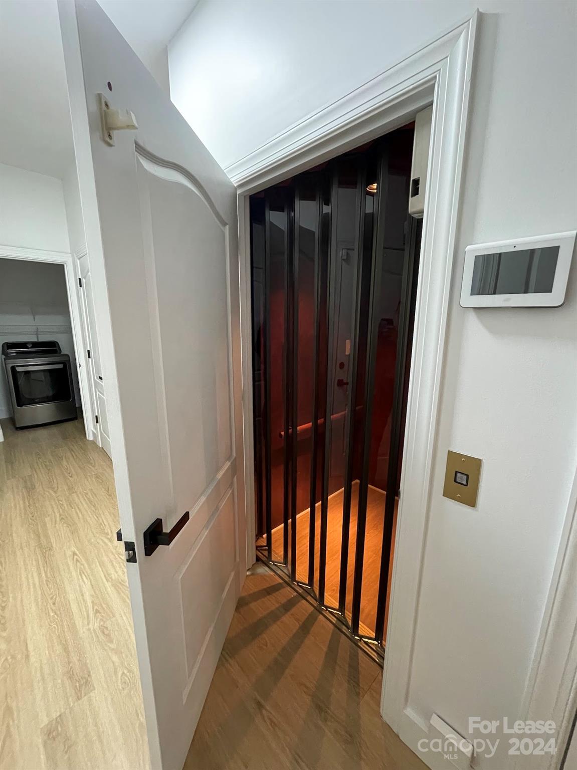 Asheville, North Carolina 28805, United States, 3 Bedrooms Bedrooms, ,3 BathroomsBathrooms,Residential,Active,56431