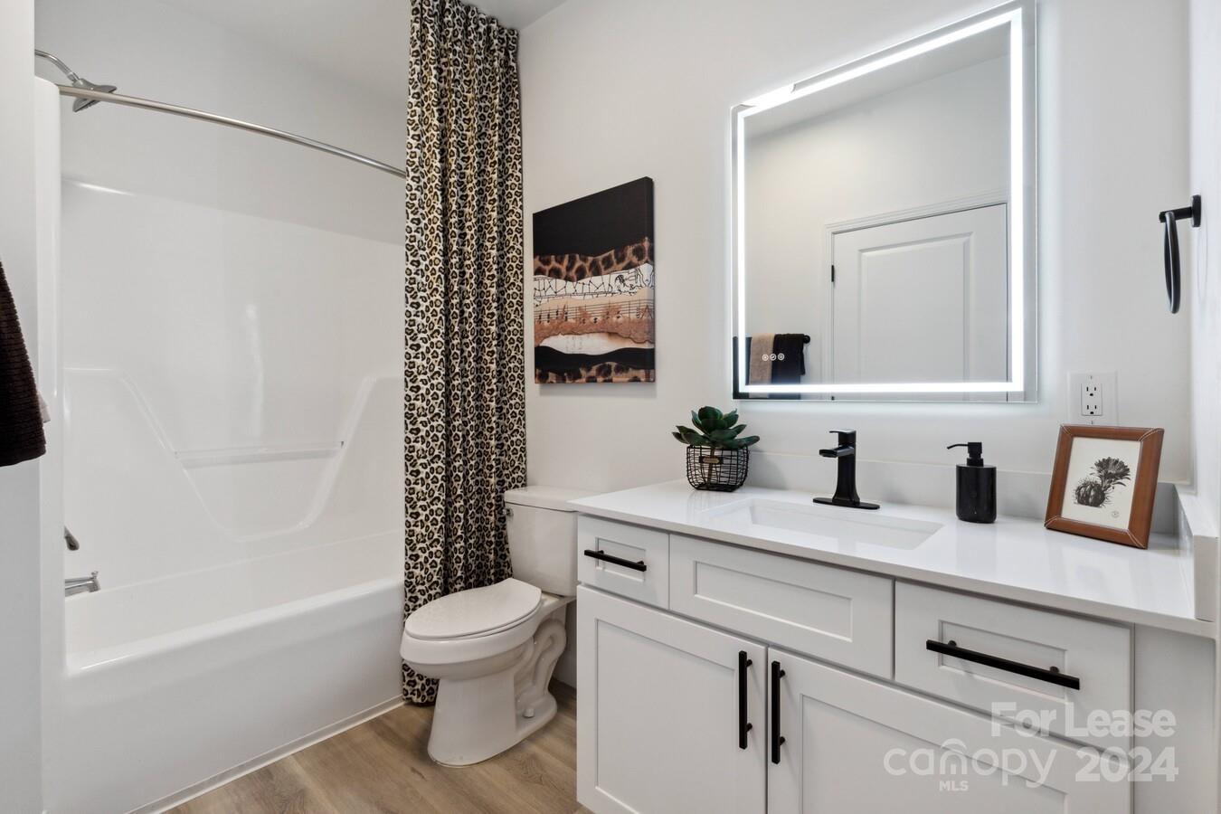 Asheville, North Carolina 28805, United States, 3 Bedrooms Bedrooms, ,3 BathroomsBathrooms,Residential,Active,56431