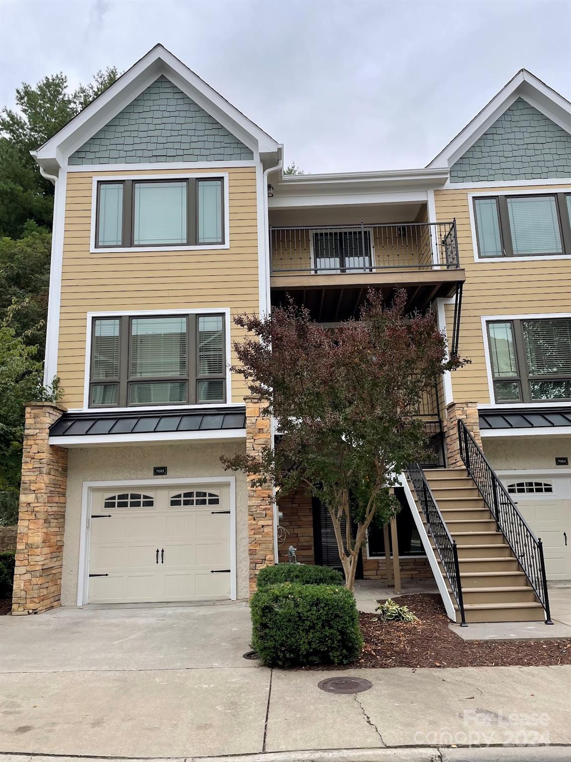Asheville, North Carolina 28805, United States, 3 Bedrooms Bedrooms, ,3 BathroomsBathrooms,Residential,Active,56431