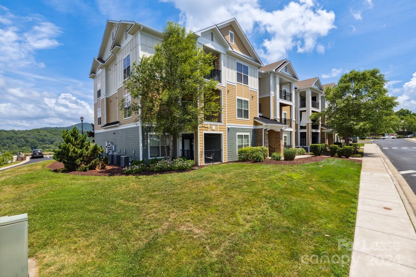 Asheville, North Carolina 28805, United States, 3 Bedrooms Bedrooms, ,3 BathroomsBathrooms,Residential,Active,56431