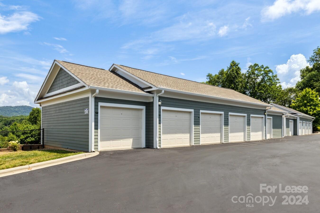 Asheville, North Carolina 28805, United States, 3 Bedrooms Bedrooms, ,3 BathroomsBathrooms,Residential,Active,56431