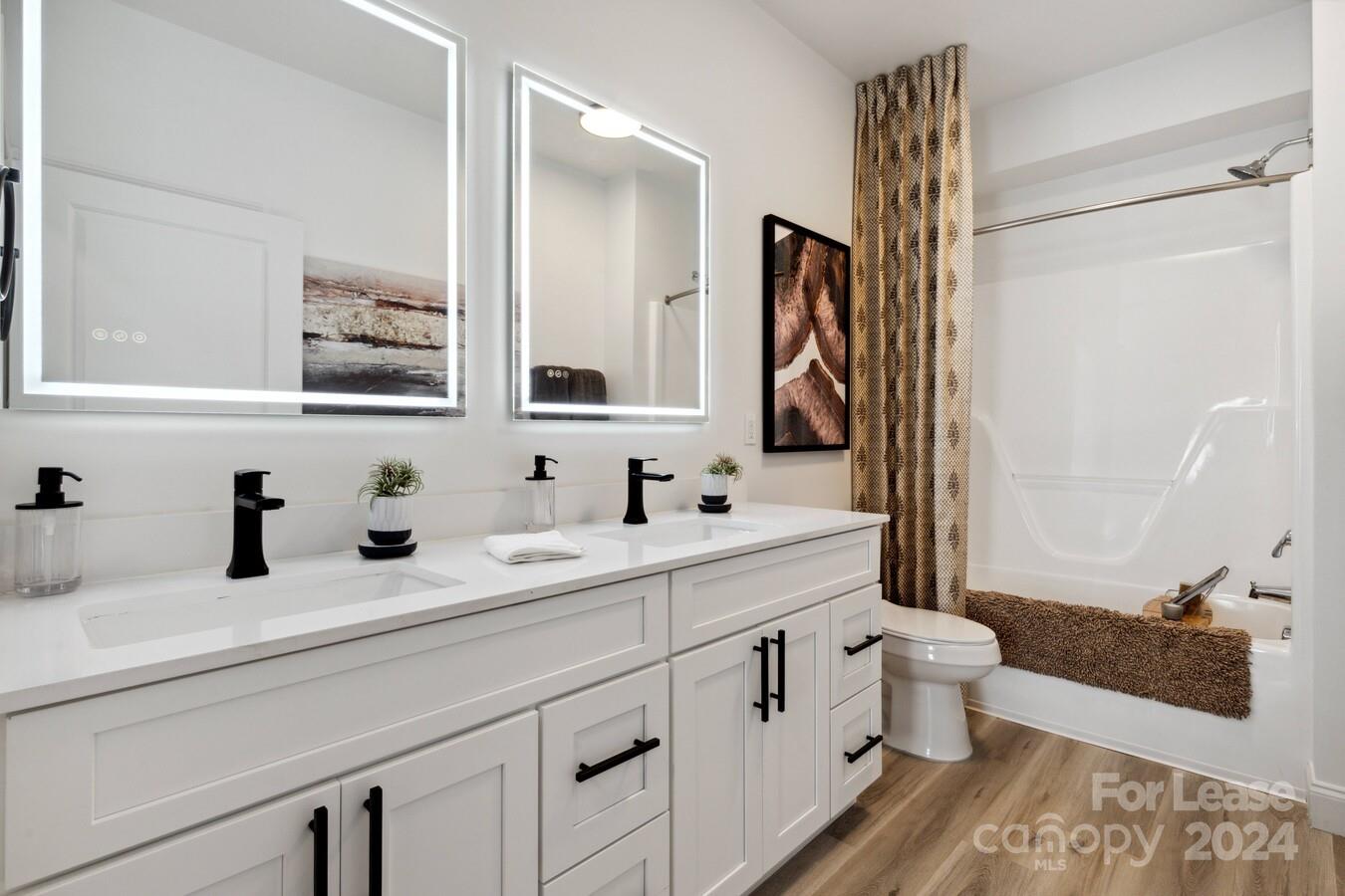 Asheville, North Carolina 28805, United States, 3 Bedrooms Bedrooms, ,3 BathroomsBathrooms,Residential,Active,56431
