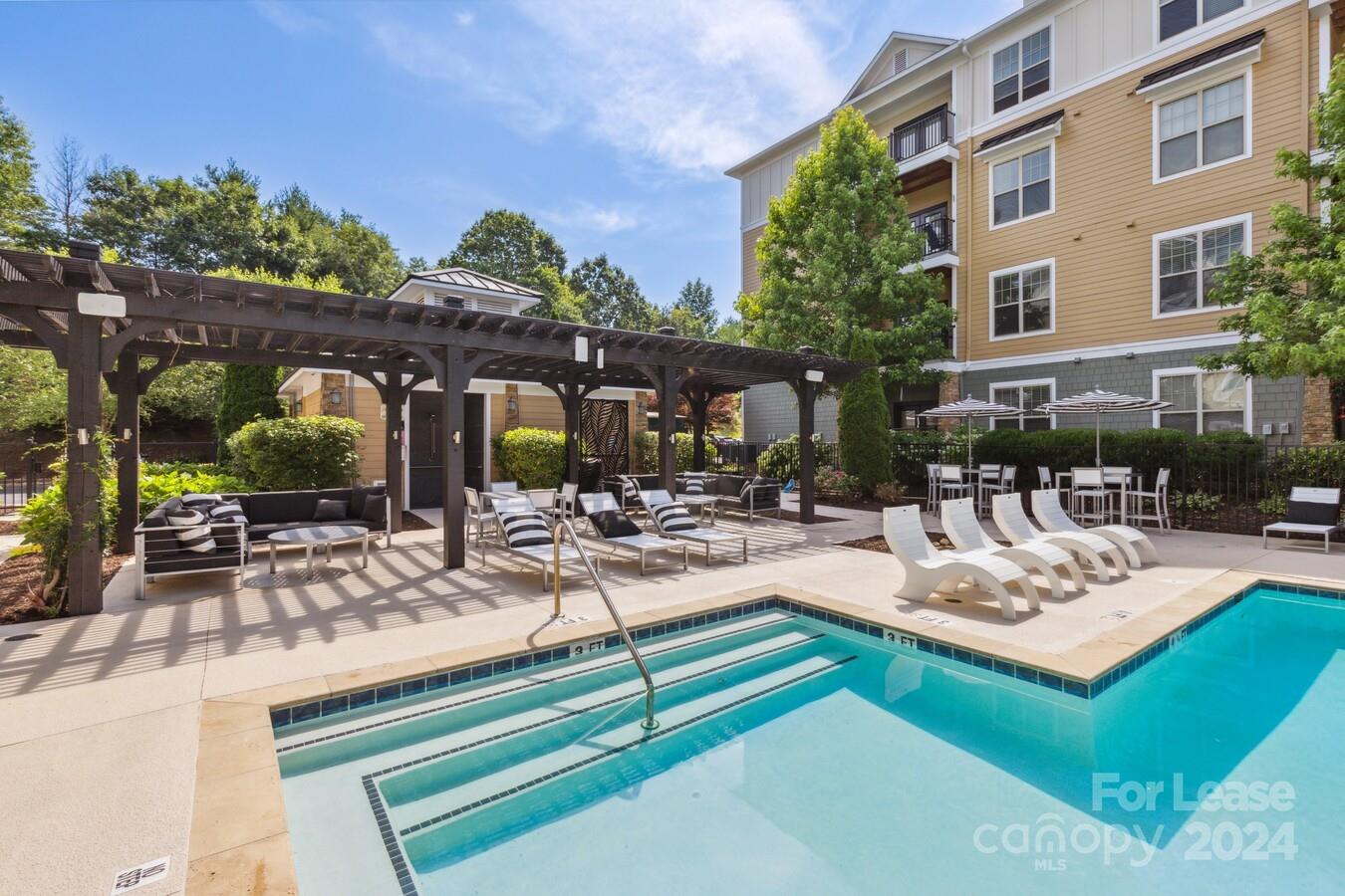 Asheville, North Carolina 28805, United States, 3 Bedrooms Bedrooms, ,3 BathroomsBathrooms,Residential,Active,56431