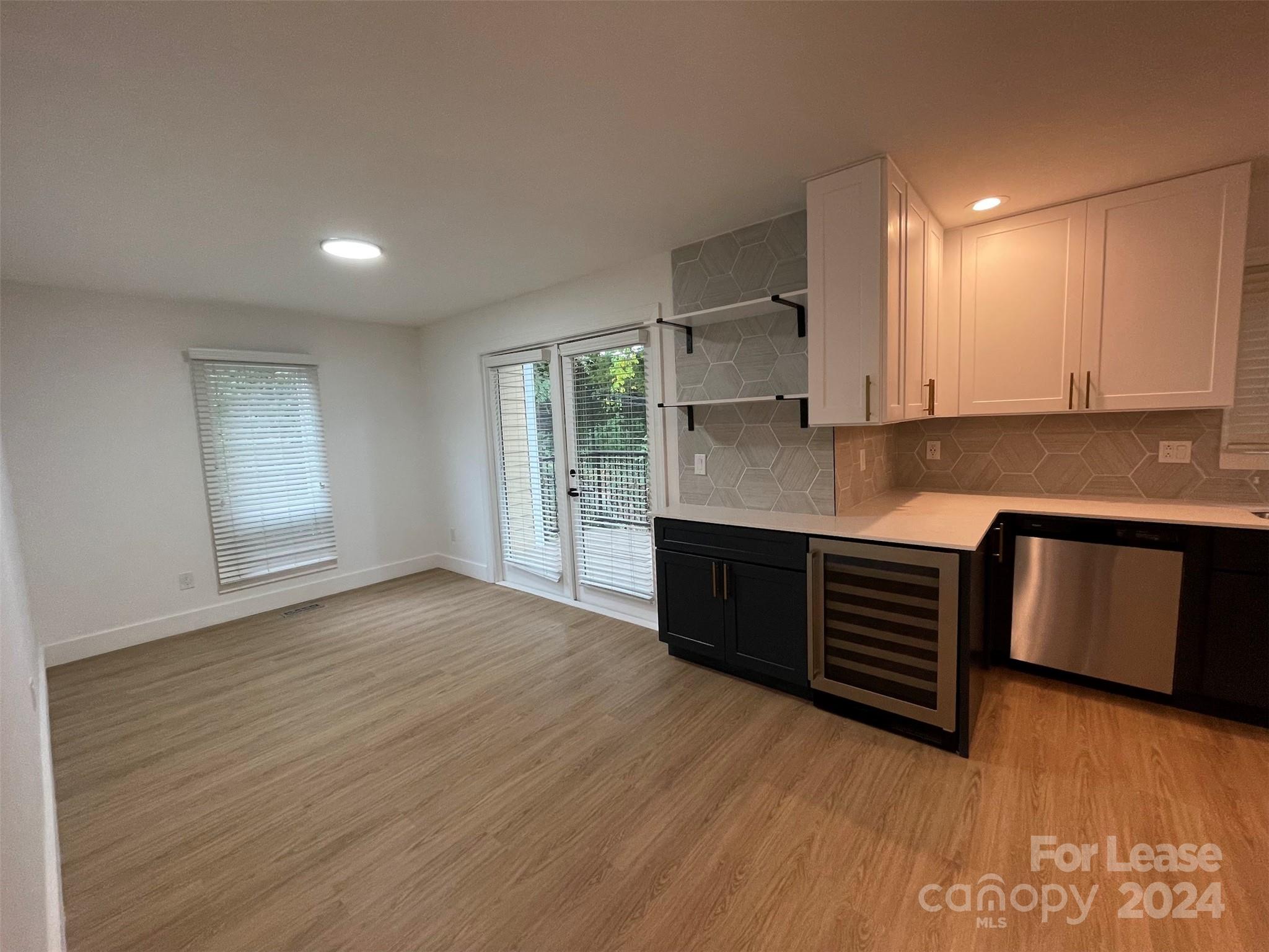 Asheville, North Carolina 28805, United States, 3 Bedrooms Bedrooms, ,3 BathroomsBathrooms,Residential,Active,56431