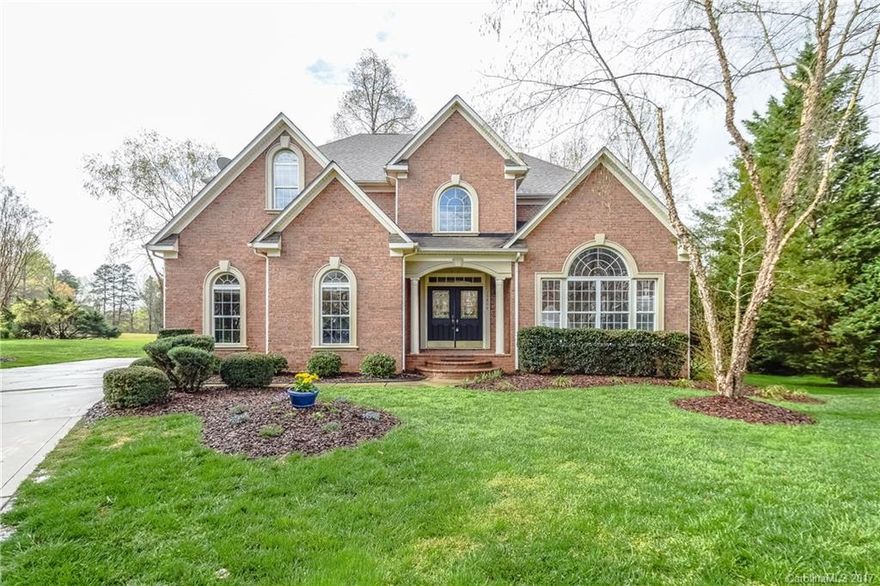 ONE OF THE BEST LOTS IN NORTHSTONE! .44 ac, private, wooded, golf course, cul-de-sac lot w/pond views. Refinished hardwoods & kitchen cabinetry, UPDATED bathrooms, new light fixtures & fresh paint! FULL BRICK home boasts modern floor plan w/ huge great room that opens to kitchen & breakfast nook. In-law suite on main level w/full bath. Easily add wall and transform LR into private office. Gorgeous Master Suite. 2 add'l beds w/J&J bath & bonus/bedrm! AMAZING cost per SF in CC neighborhood!!