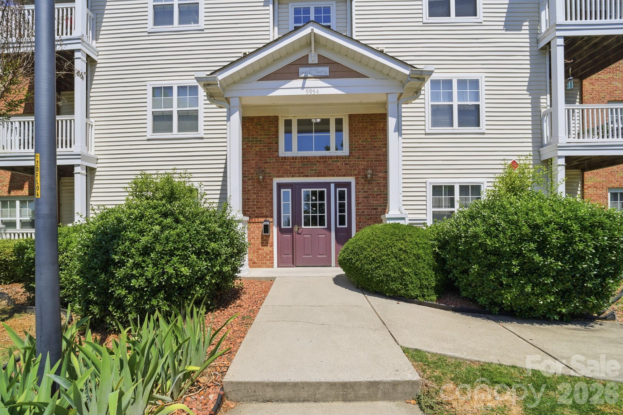 9976 Hyde Glen Court