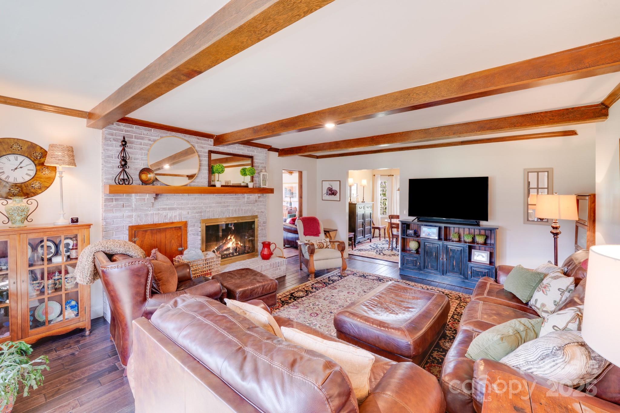 2324 Chestnut Lane