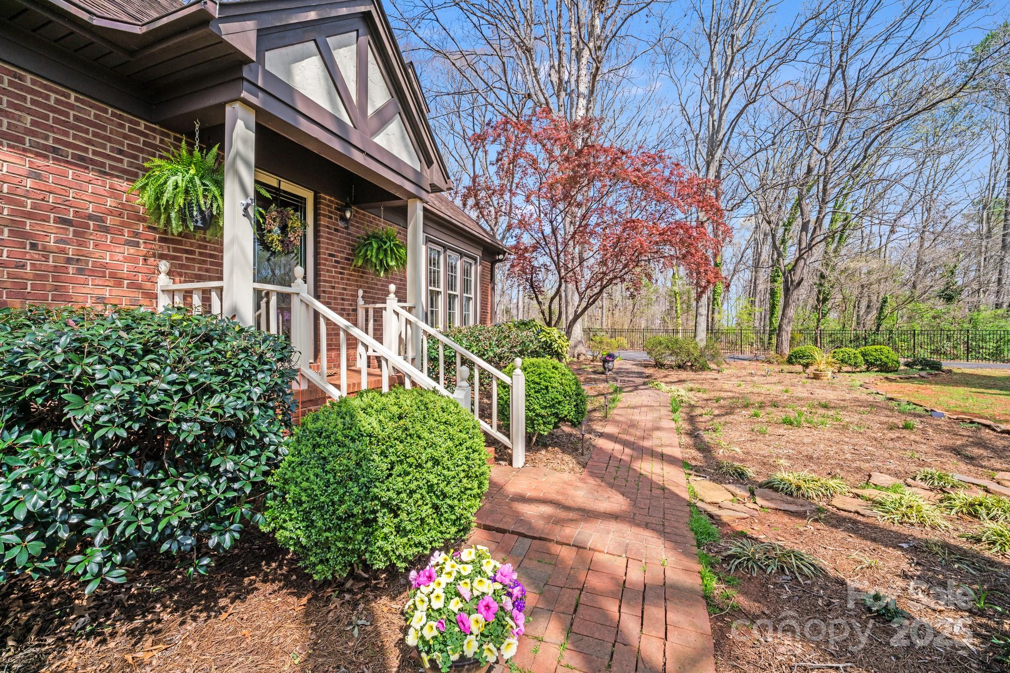 2324 Chestnut Lane