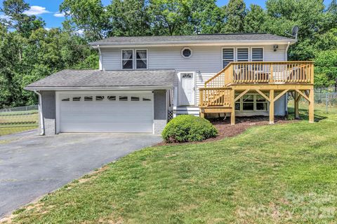 Photo of 13 Spring Lake Drive, Fletcher, NC 28732 (MLS # 4371946)