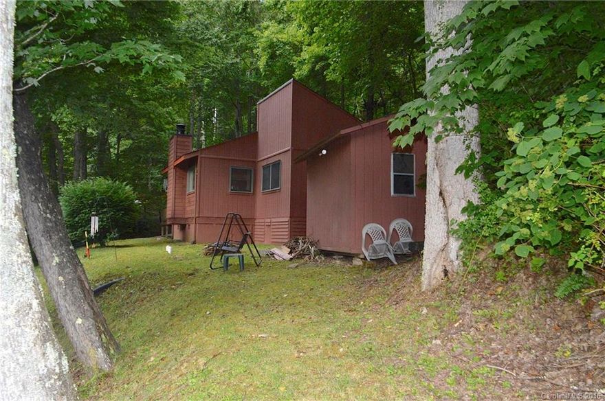 Private setting for a Contemporary open style home. Split Bedrooms has King-size Master with en suite bath. Attractive Stone wood burning fireplace sits in high vaulted great room with feeling of spaciousness.. Mountain Views from the outdoor fire pit and large deck. Detached storage building..  good access even in snow from state maintained Fie Top (Road to the ski slopes).. Cool summer time temperatures at 3480 feet elevation.